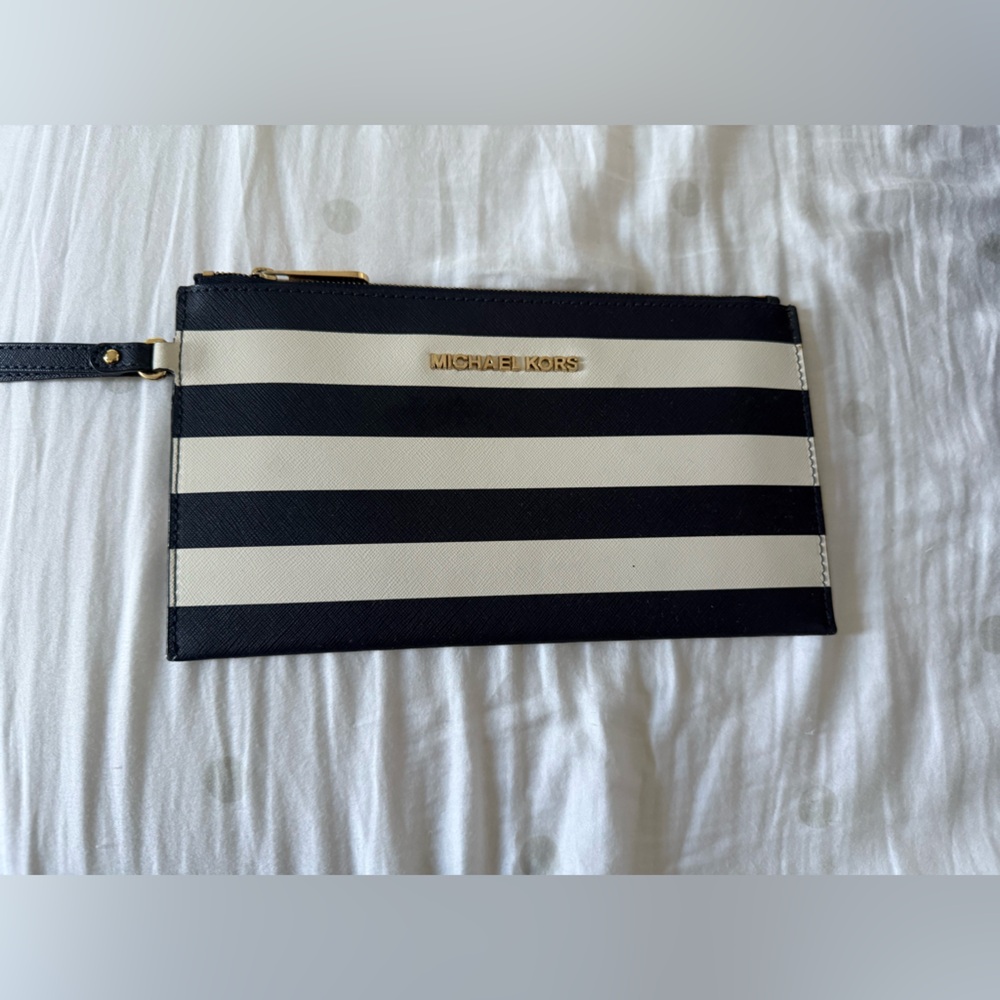 Michael KORS wristlet